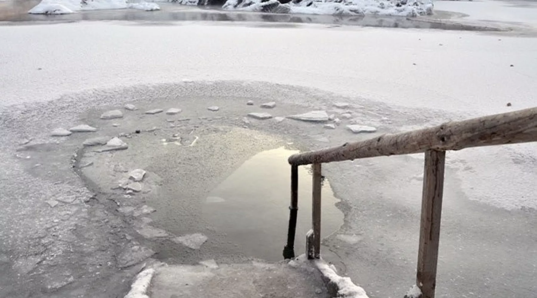Из-за сильных морозов впервые за много лет на Алтае замерзли Голубые озера