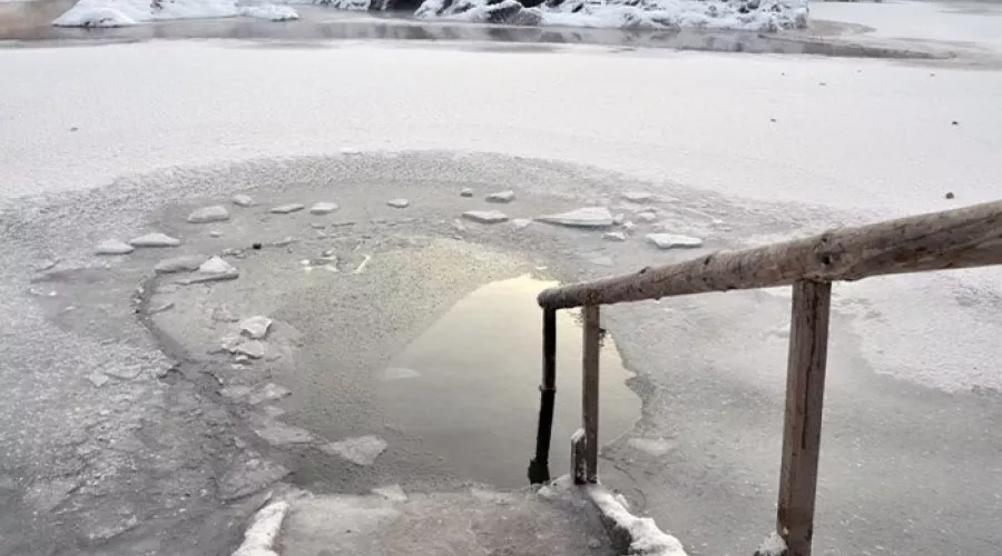 Из-за сильных морозов впервые за много лет на Алтае замерзли Голубые озера