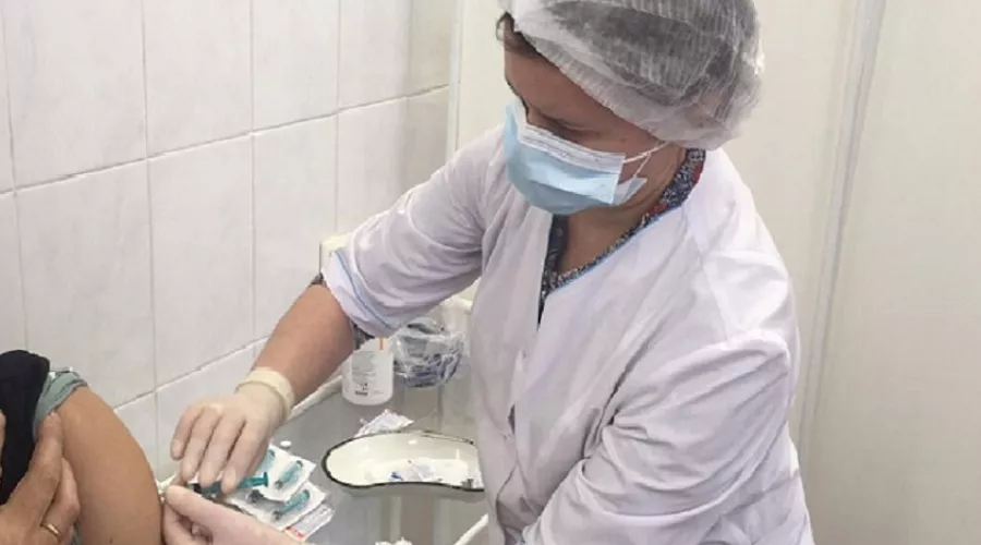 От коронавирусной инфекции в Алтайском крае привились уже более 1600 человек