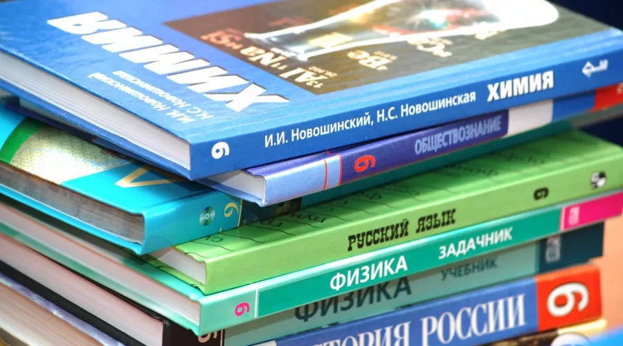 Для школ Алтайского края приобрели учебников на сумму более 250 млн рублей 