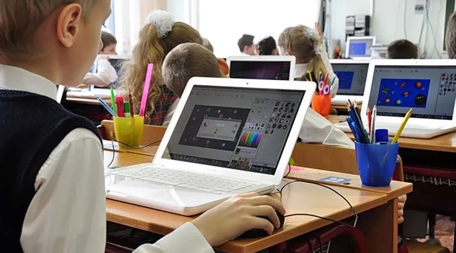 В 2020 году в Алтайском крае компьютерное оборудование получили более 200 школ 