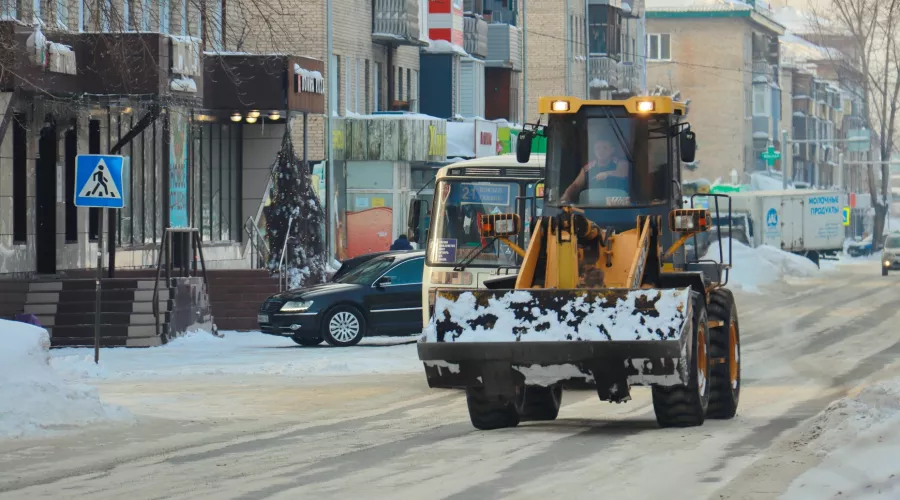 В Бийске определили подрядчика для очистки дорог от снега