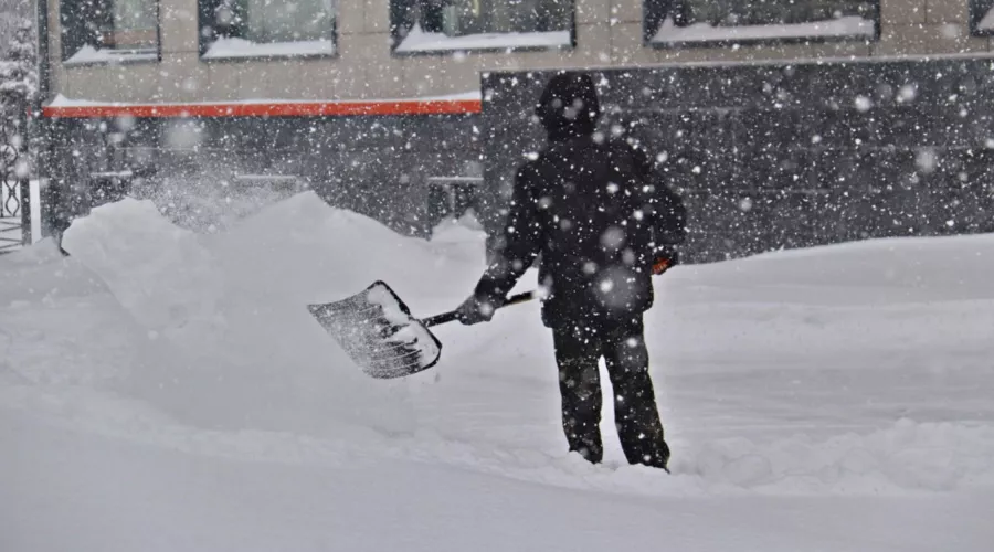 В Бийске выписано 12 штрафов за несвоевременную уборку снега