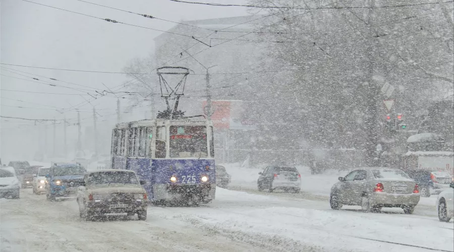 На смену морозам в Алтайский край придут снегопады и сильный ветер