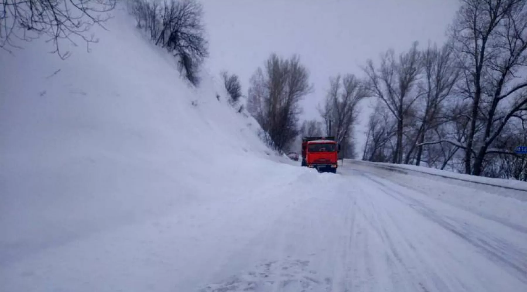 На Чуйском тракте в Алтайском крае на дорогу сошла лавина