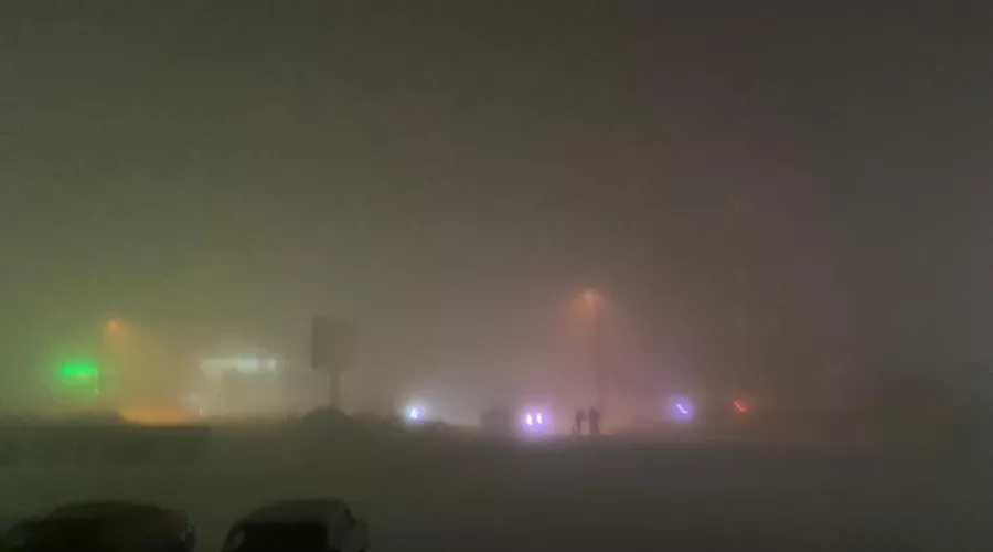 Дым или туман? Вечером 6 февраля Бийск накрыло плотной дымкой 