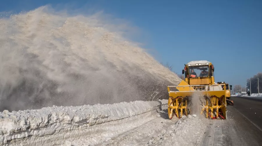 Федеральные трассы Алтайского края усиленно очищают от гололёда 