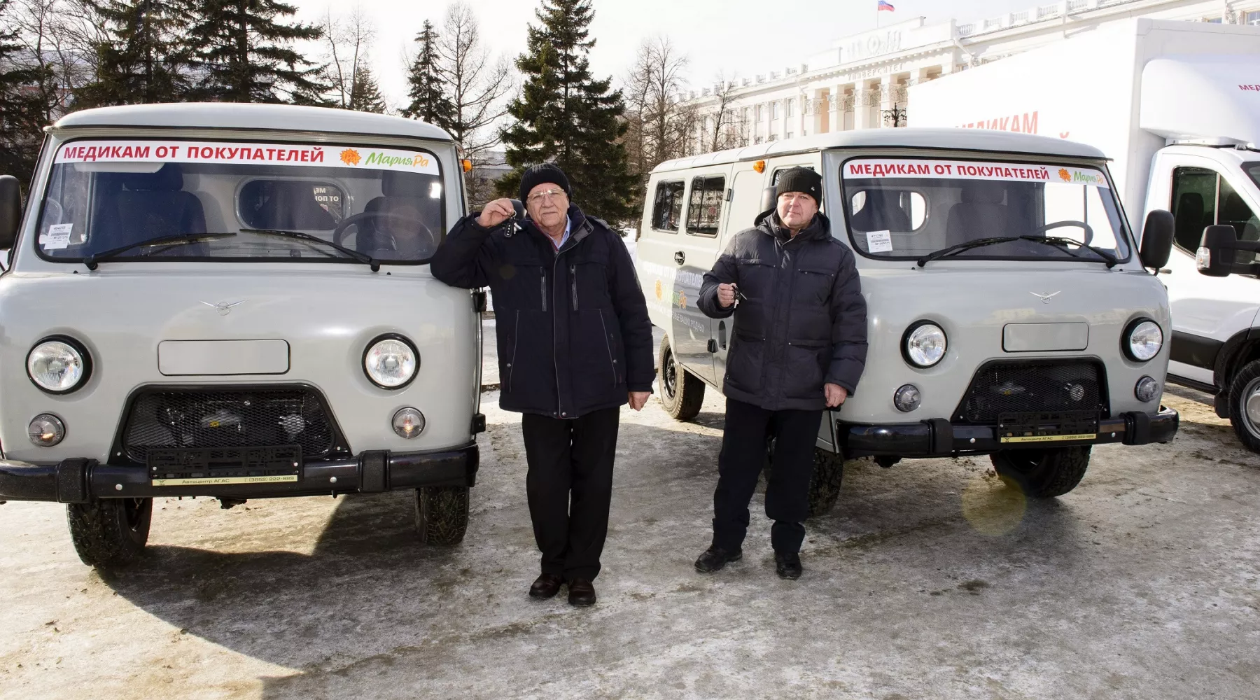 Бийский ковидный госпиталь получил новые санитарные машины