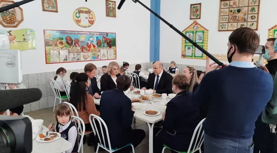 В столовой алтайской школы Мишустина угощали супом и гречкой с котлетами 