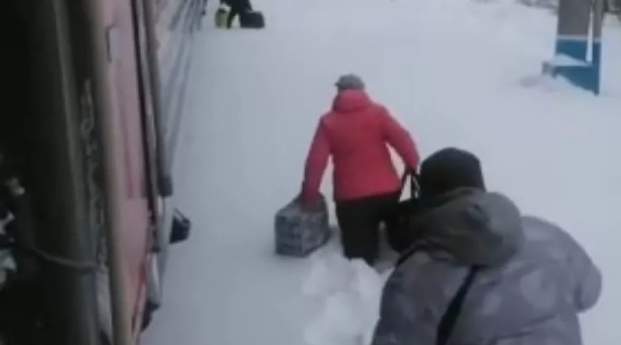 На дальней станции сойду: РЖД в Алтайском крае высаживает пассажиров в сугробы 