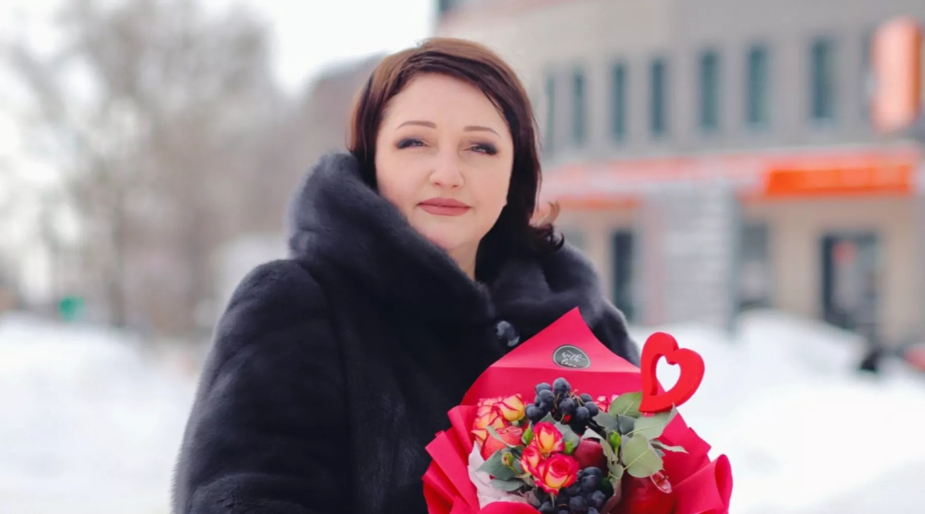 Бийчанка Лариса Чернышёва создает букеты из конфет, фруктов и даже сыров