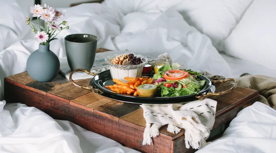 Завтрак в постель: как приготовить праздничные блюда для любимой