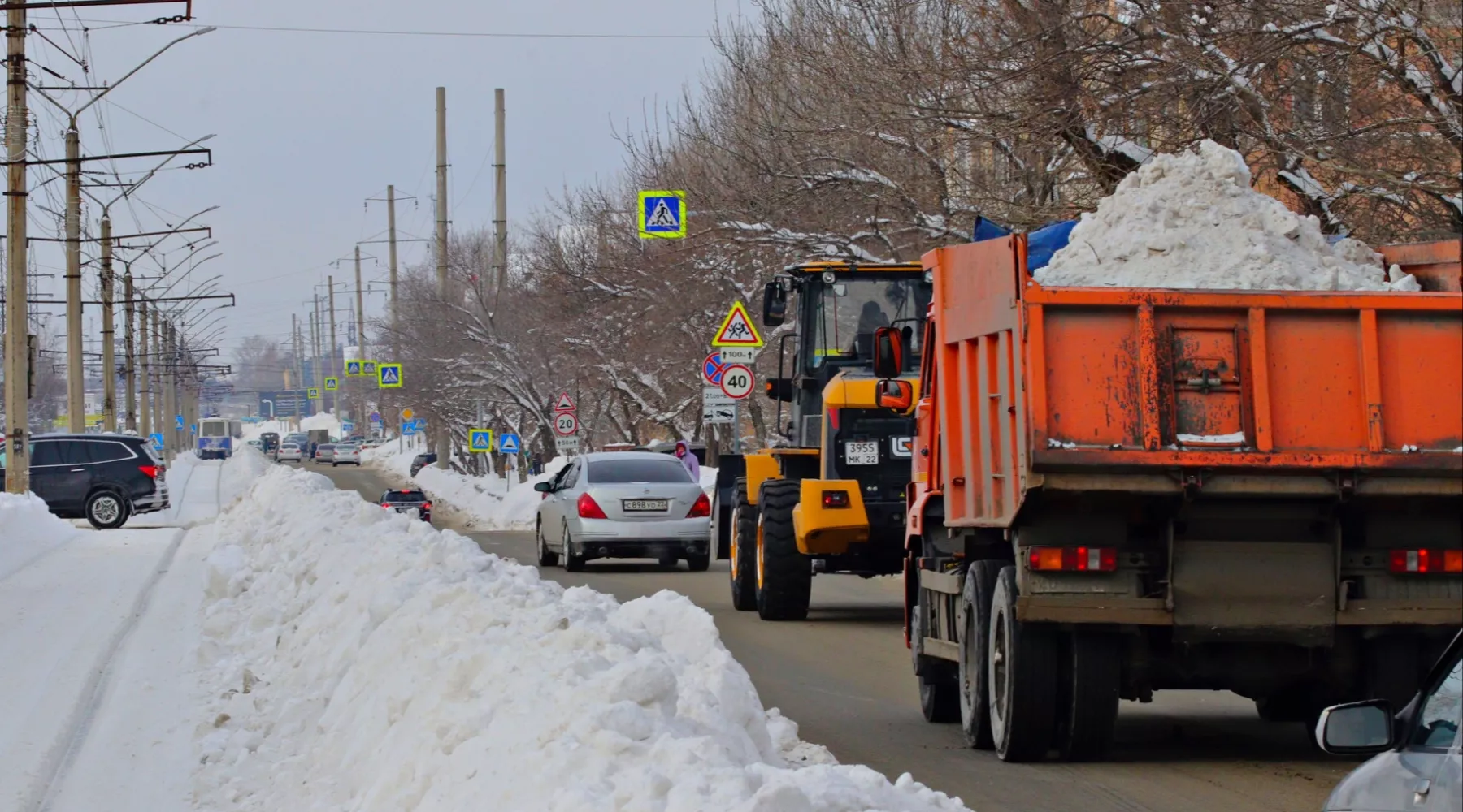 Уборка и вывоз снега.