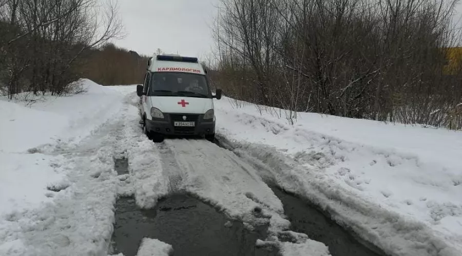 Машина скорой помощи застряла в Бийске по дороге в частный сектор