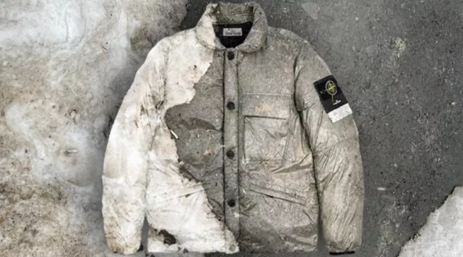 Дизайнер одежды из Сибири выпустила куртки с принтом грязных сугробов 