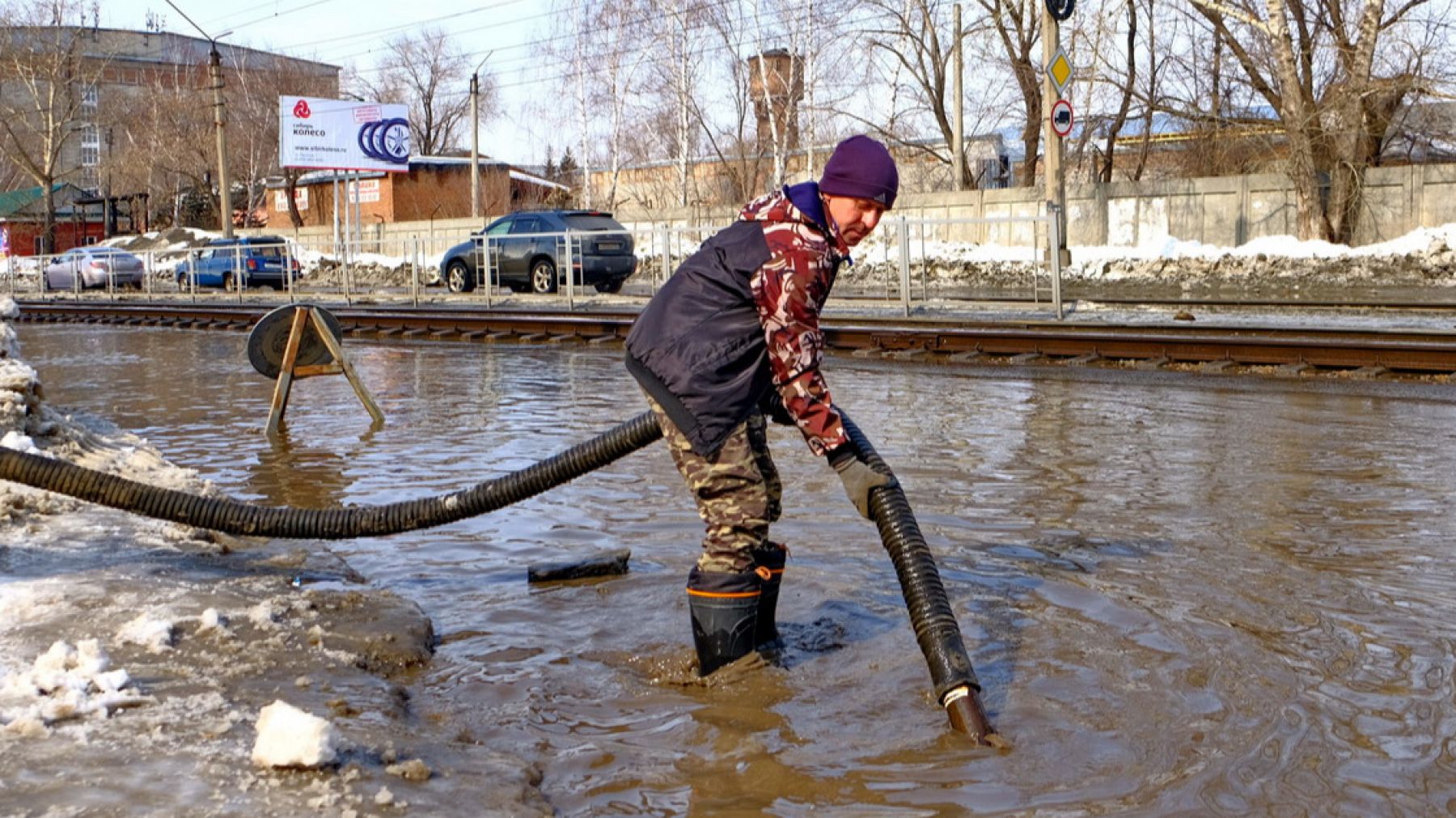 Откачка вод в Бийске.