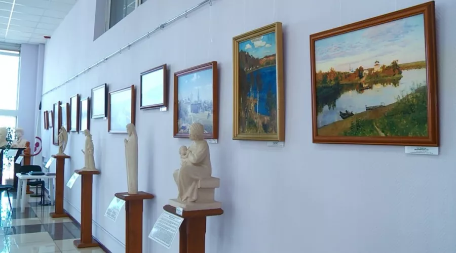 В Бийске открылась выставка «Мастера русского пейзажа» 