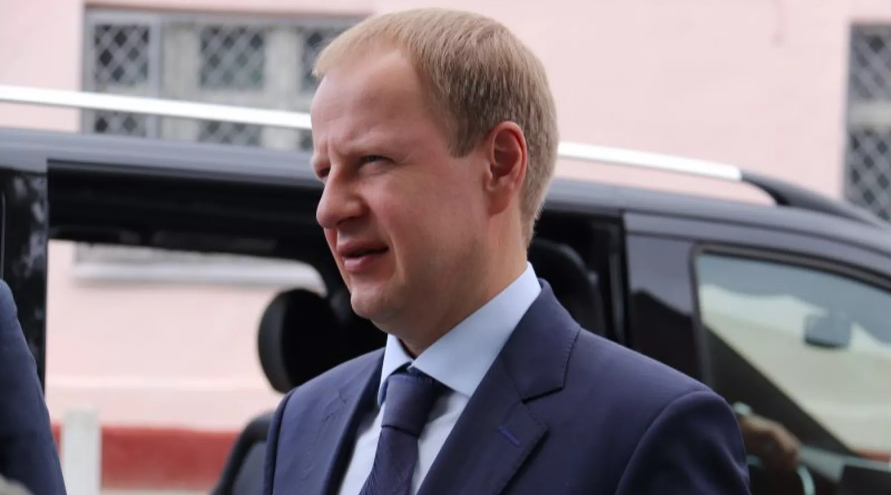 Виктор Томенко задекларировал автомобиль Land Rover и продал Audi Q7