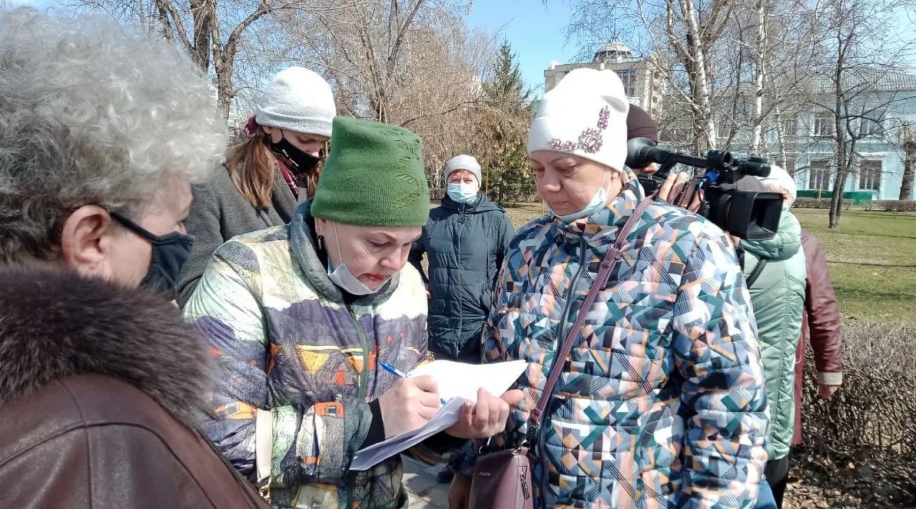 Жильцы аварийных домов в Барнауле провели митинг