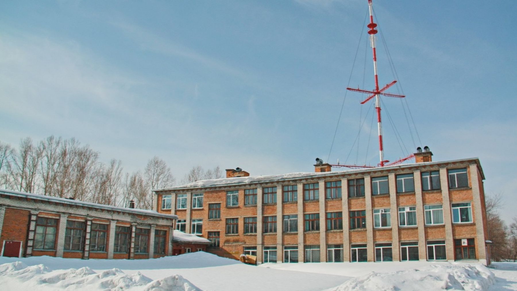 Прежнее здание построили в 1964 году.