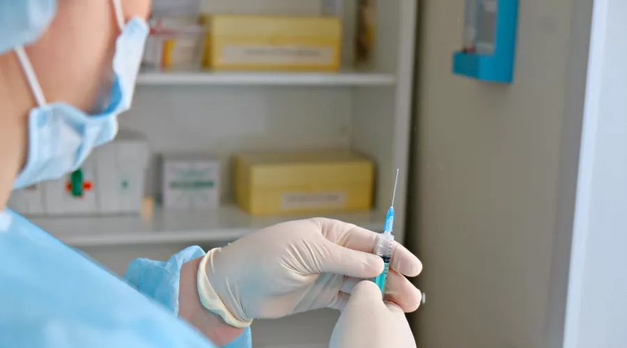 В России зарегистрировали вакцину от коронавируса «Спутник Лайт» 