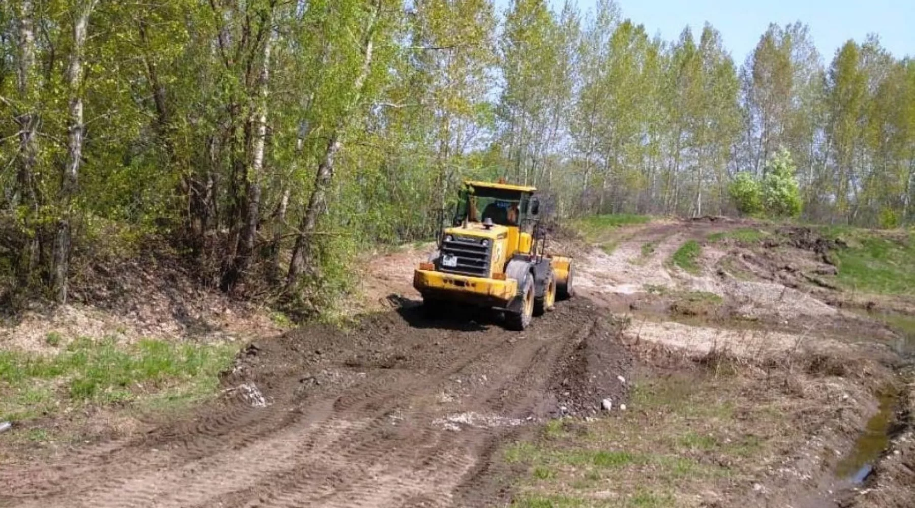 В Бийске восстанавливают дамбу в районе улицы Малоугреневской 