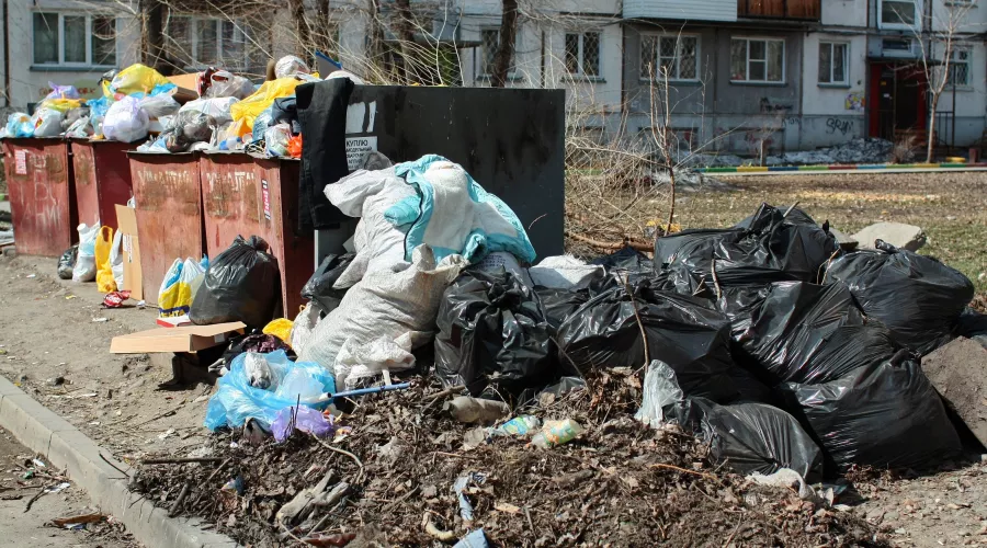  В Бийске возникли проблемы с вывозом мусора после массовых субботников