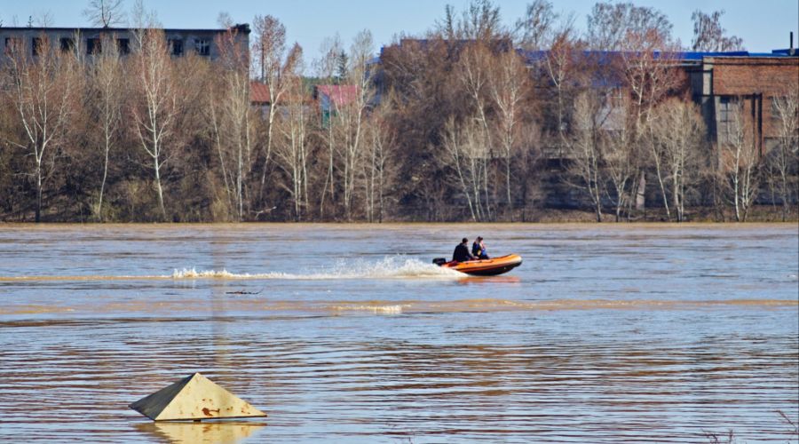 Уровень в реке тура на сегодняшний день. Уровень воды в бии. Бия река уровень. Бия Бийск Понтонный мост. Бийский Речной.