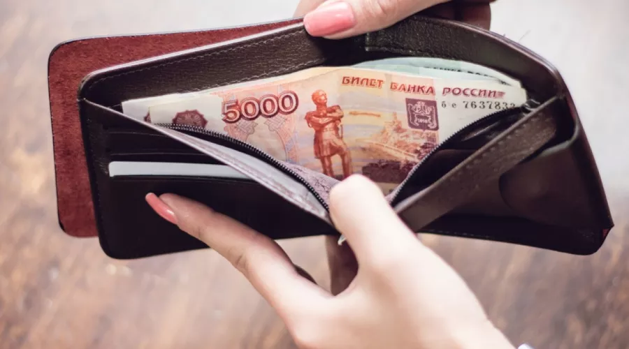 Не разбогатели: жители Алтая остаются на последнем месте в СФО по уровню зарплат