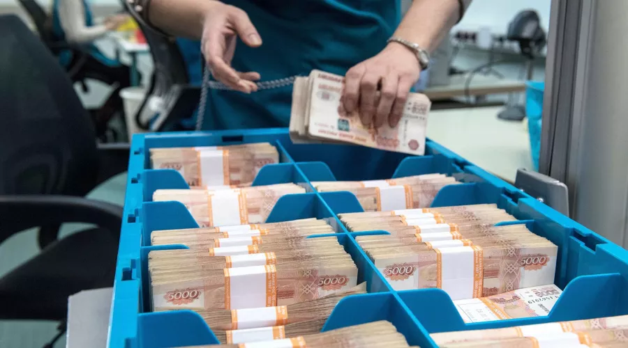 Жители Алтайского края накопили в банках более 200 млрд рублей