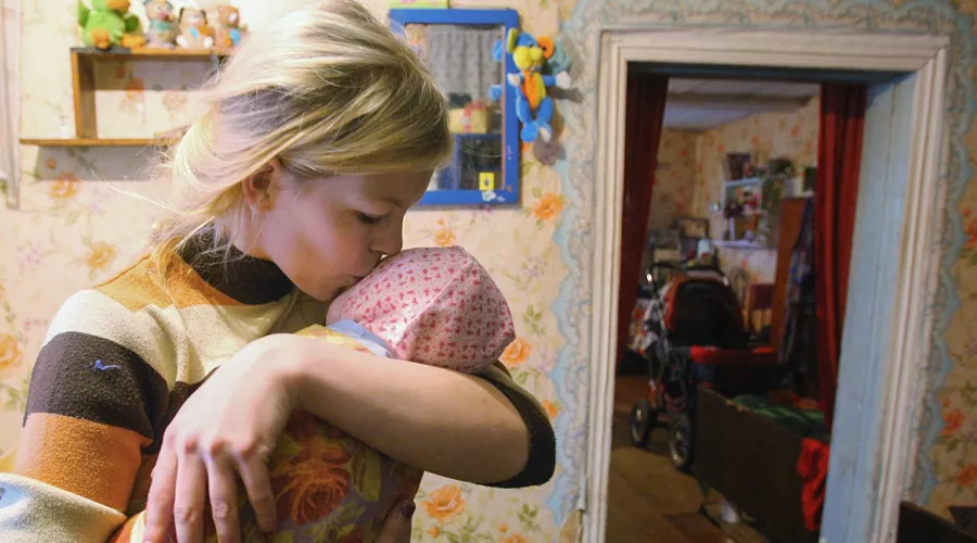 За чертой: более 80% бедных россиян составляют семьи с детьми