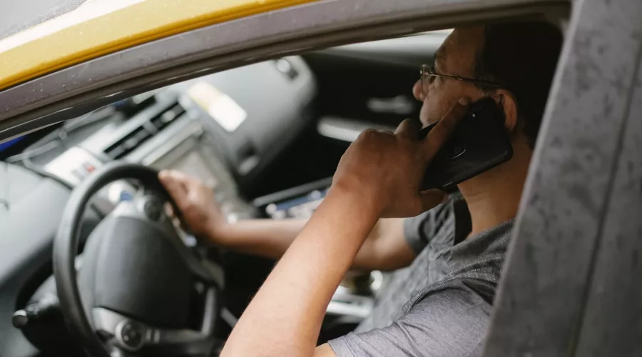 ГИБДД предупредила водителей о фиксации телефонных разговоров за рулем