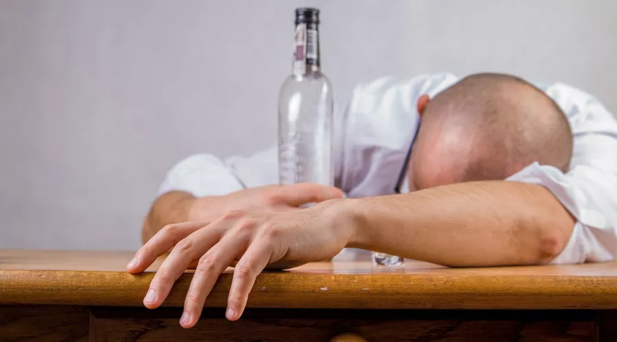 Количество случаев отравлений алкоголем в Бийске выросло в два раза