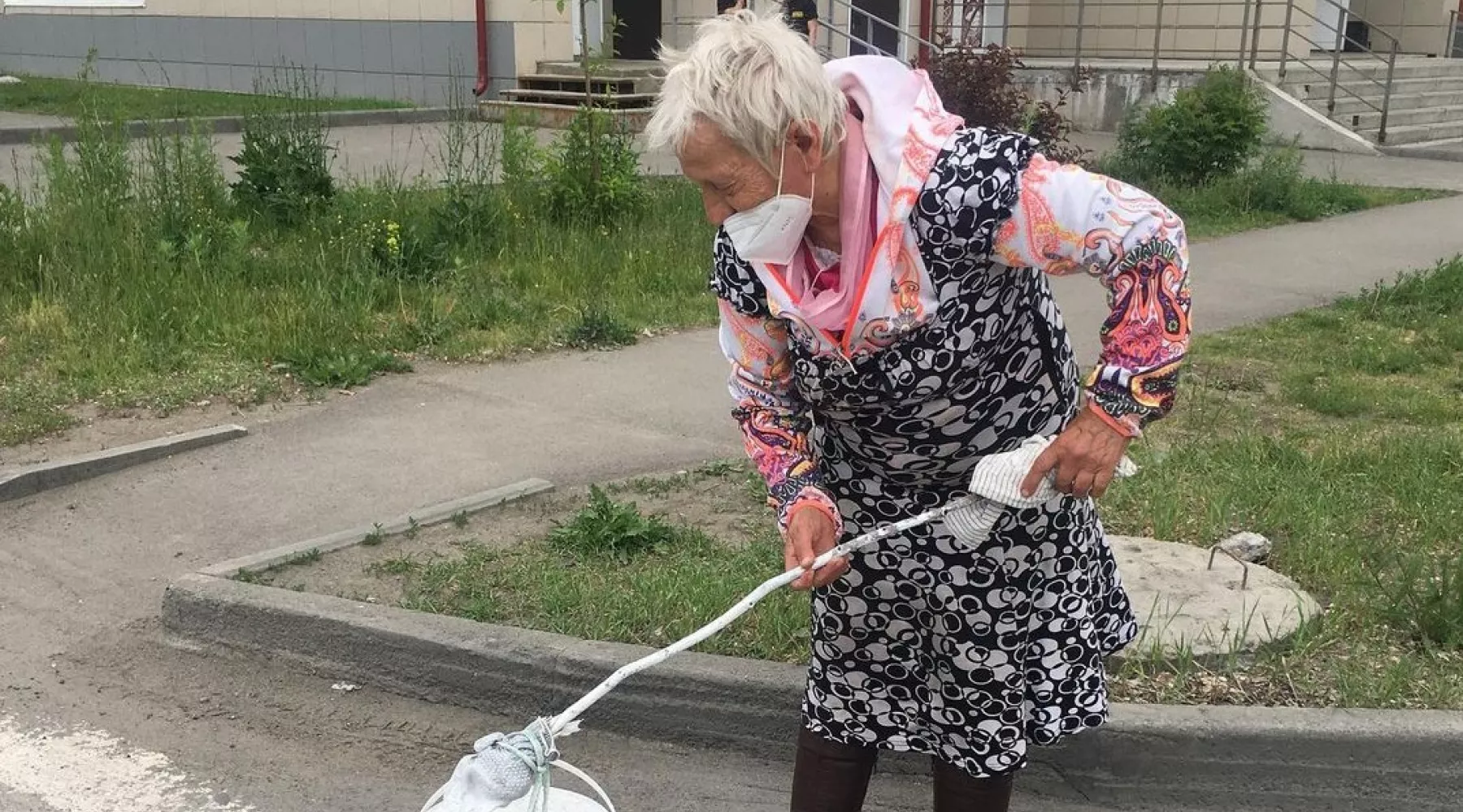 Бийская пенсионерка рассказала, почему она решила обновить дорожную разметку