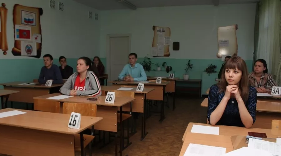 Одиннадцать выпускников Алтайского края сдали первые ЕГЭ на 100 баллов 