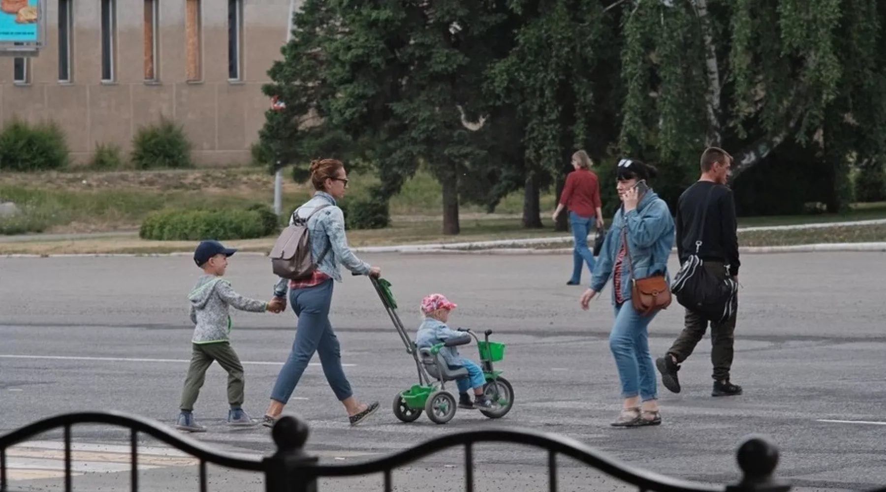 36 млрд рублей выделят на пособия одиноким родителям с детьми от 8 до 17 лет