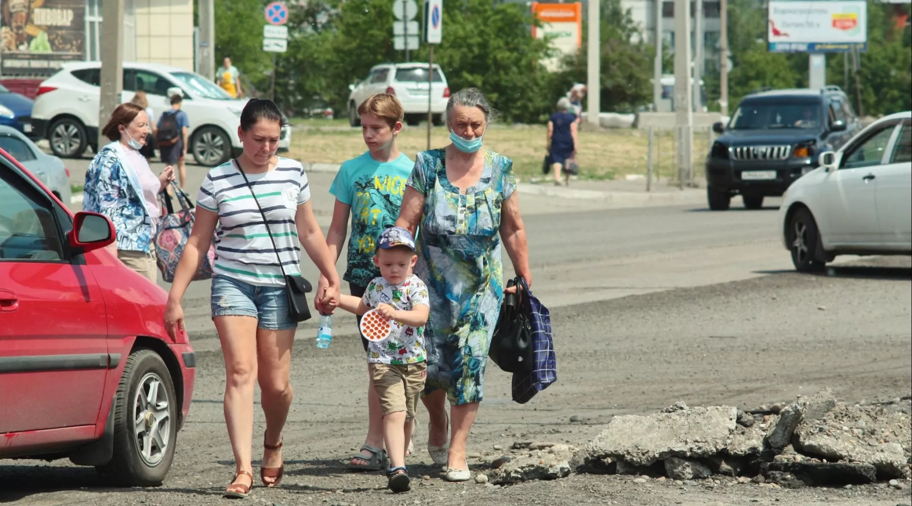 Бийчанка возмутилась, что безработные не могут получить субсидию на ребенка