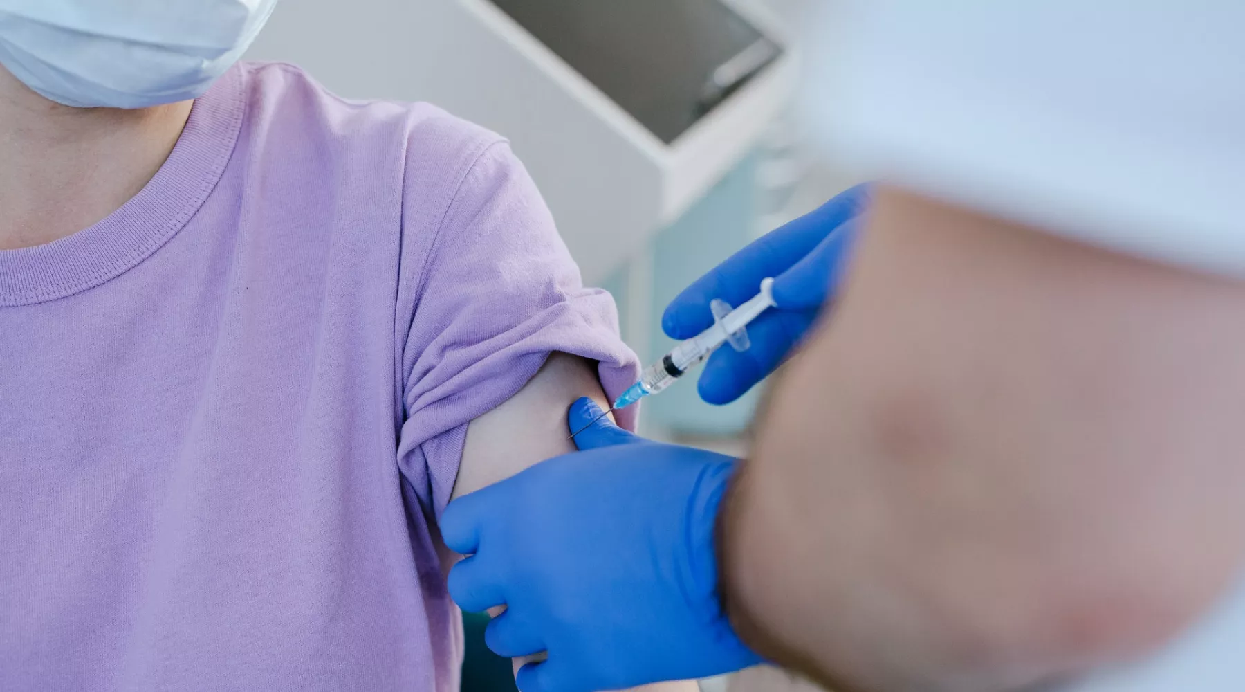 Когда польза превышает риск: опубликованы правила вакцинации от COVID беременных