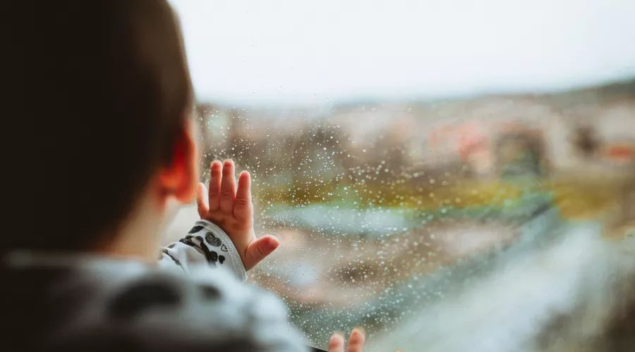 Максимально безопасно: как работают пластиковые окна для детской комнаты 