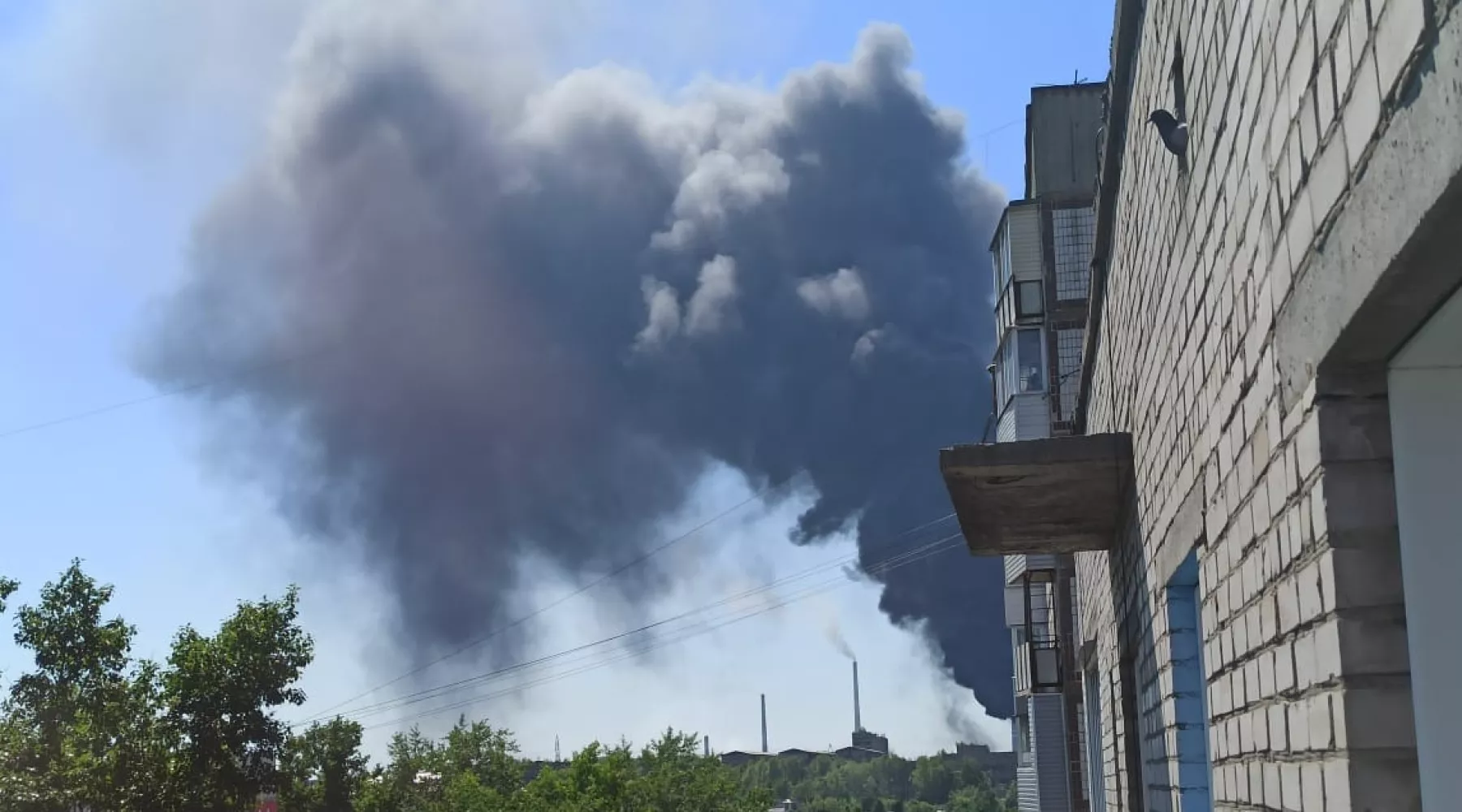 В Бийске горят производственные помещения предприятия &quot;Алтайский бройлер&quot;