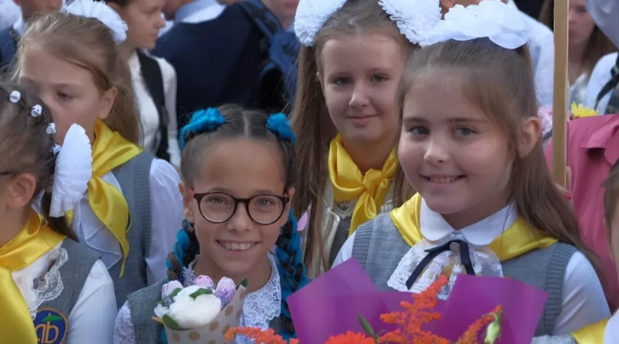 Родители школьников смогут получить «путинскую» выплату в 10 тыс. с 16 августа 
