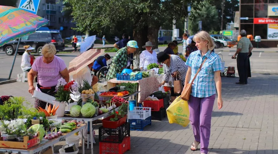 «Бабки» для бабки: в Бийске пенсионерки подняли цены на огородную продукцию