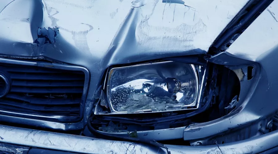 Водитель в Бийске не справился с управлением и погиб, пассажиры – пострадали