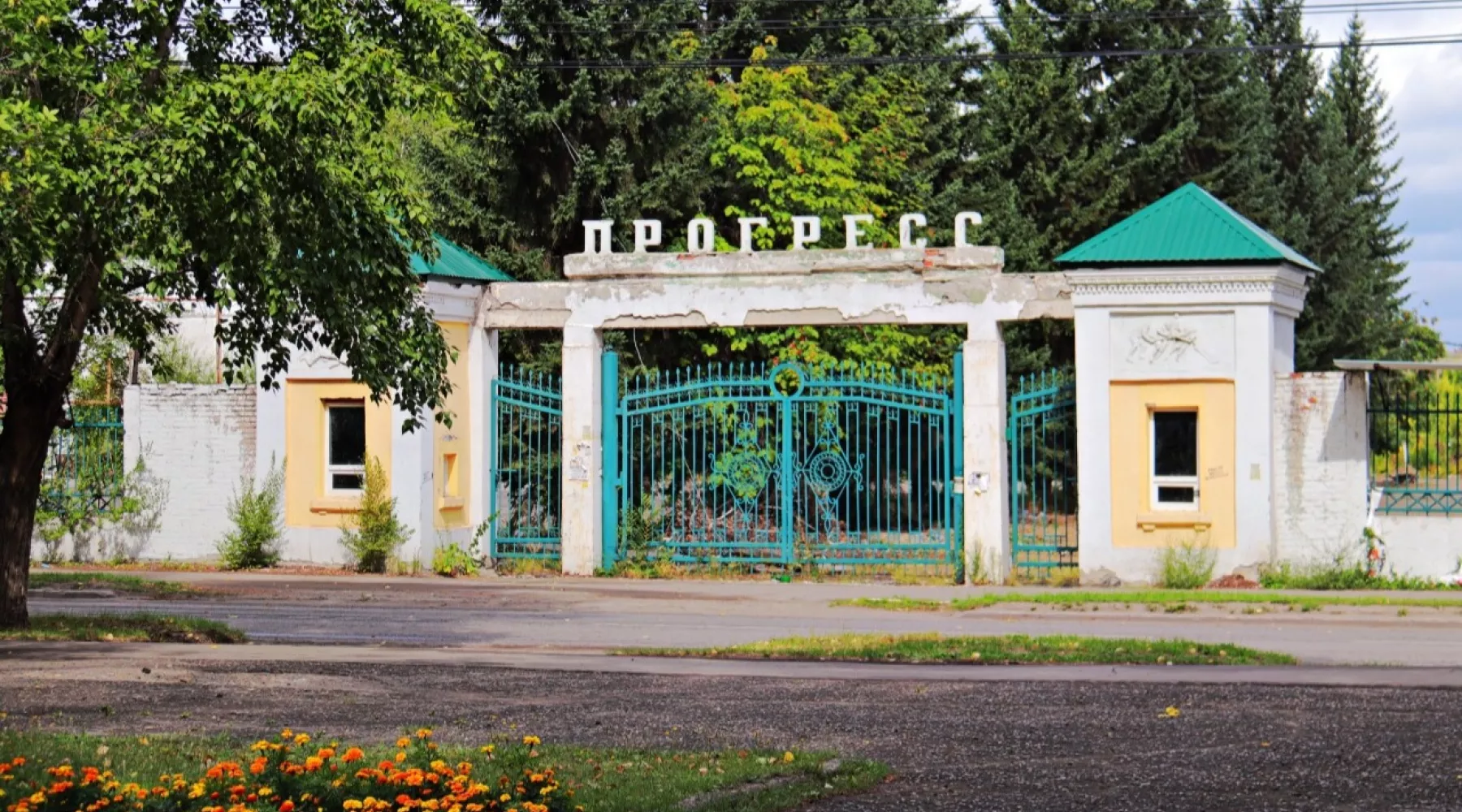 Министр спорта Алтайского края побывал в Бийске на стройке «Прогресса»