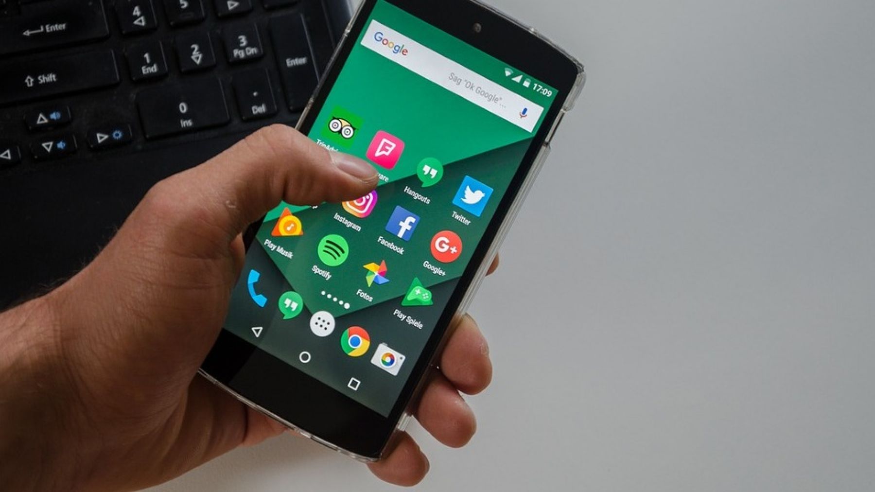 Для оплаты через СБП требуется только телефон.