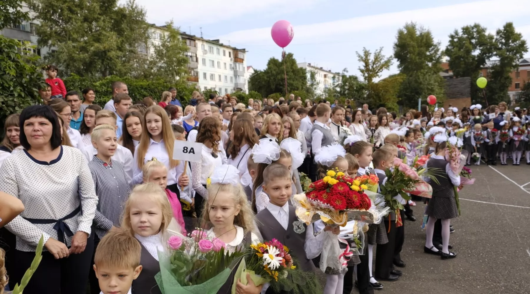 1 сентября. Линейка 1 сентября. Первоклассники