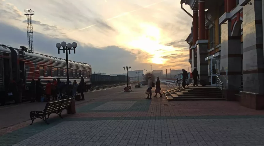Бийский вокзал. Поезд Барнаул - Бийск