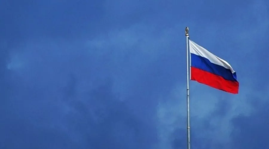 С 1 сентября в российских школах будут поднимать государственный флаг 