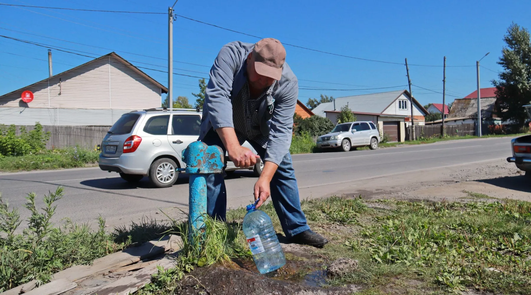 Лей, лей, не жалей! Какая вода в уличных колонках Бийска и кто ее оплачивает