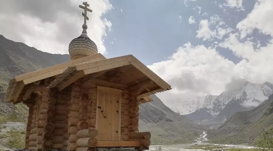 В Республике Алтай после пожара восстановили самую высокогорную часовню